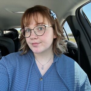 Meet your Posher, Caitlin